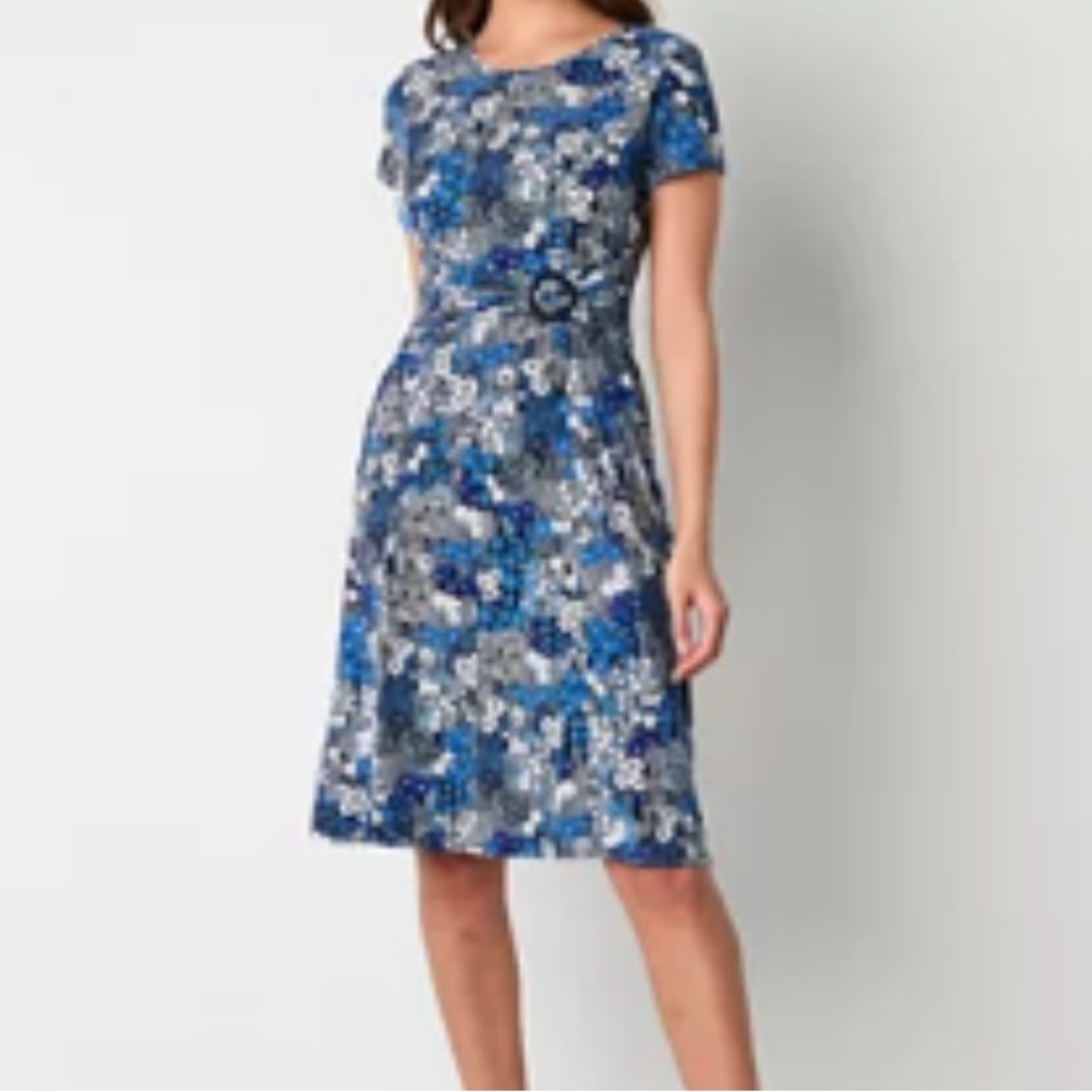 Perceptions Short Sleeve
Floral Midi Fit + Flare Dress women’s medium